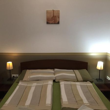 Elvis Guesthouse Budapest Ngoại thất bức ảnh