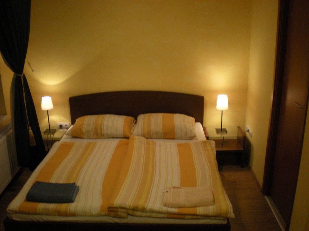 Elvis Guesthouse Budapest Ngoại thất bức ảnh