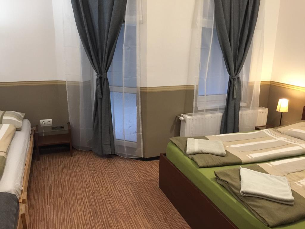 Elvis Guesthouse Budapest Ngoại thất bức ảnh