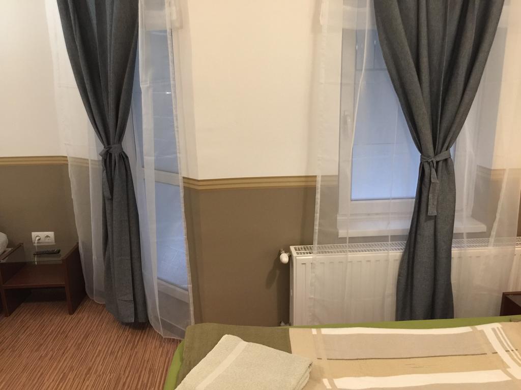 Elvis Guesthouse Budapest Ngoại thất bức ảnh